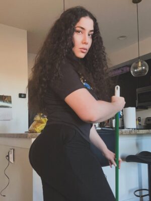 Dalia Hernández Instagram - Imagine hating on me and I’m at home like this fr.