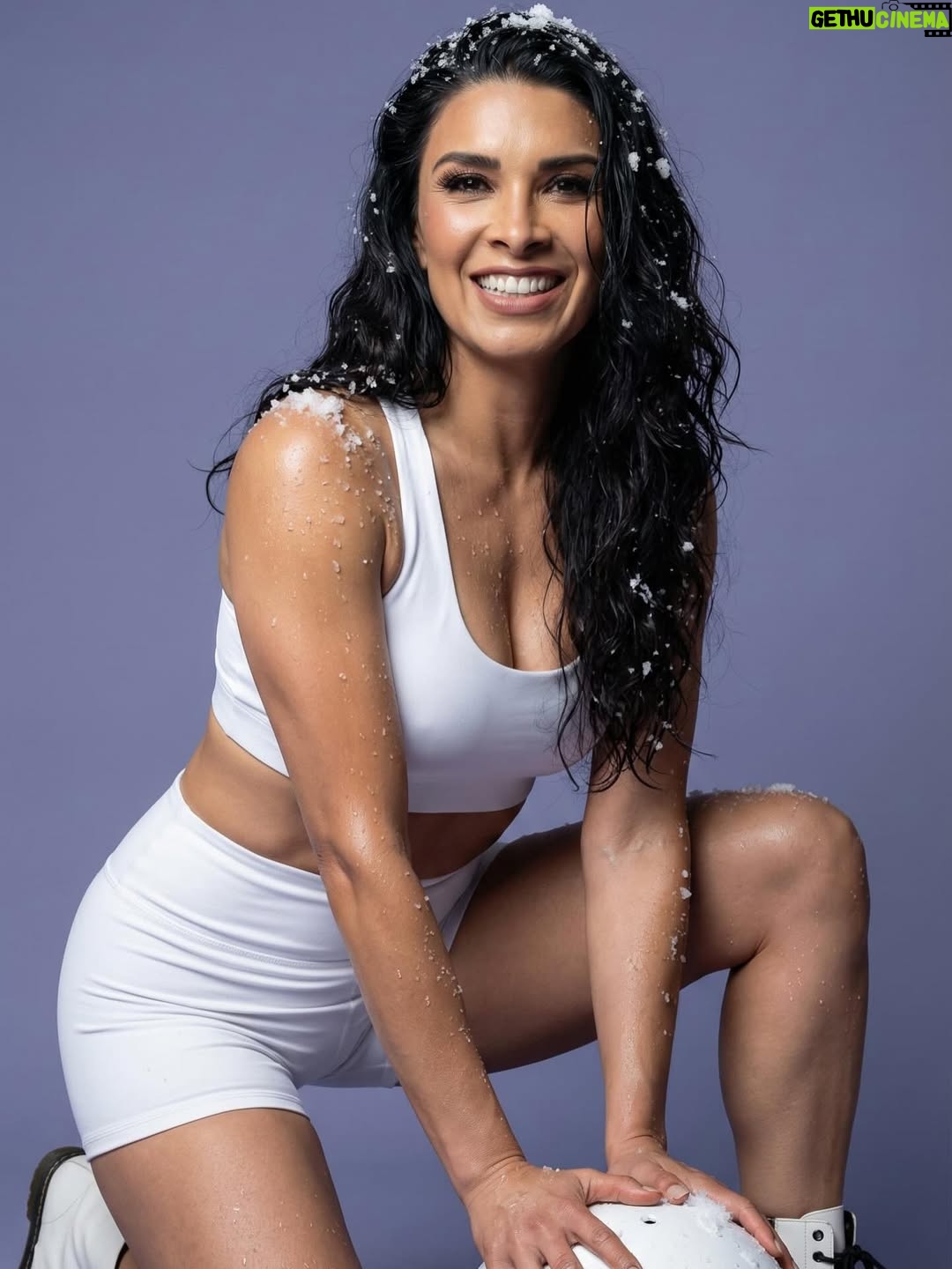 Dalilah Polanco - 11.1K Likes - La IA se puso creativa y yo solo dejé que fluyera 😎🤖4 fotos, una misma yo.
¿Con cuál se quedan, personas? 👀💭

#ChingazoDeBesos 💜 #ChingazoDeAmor