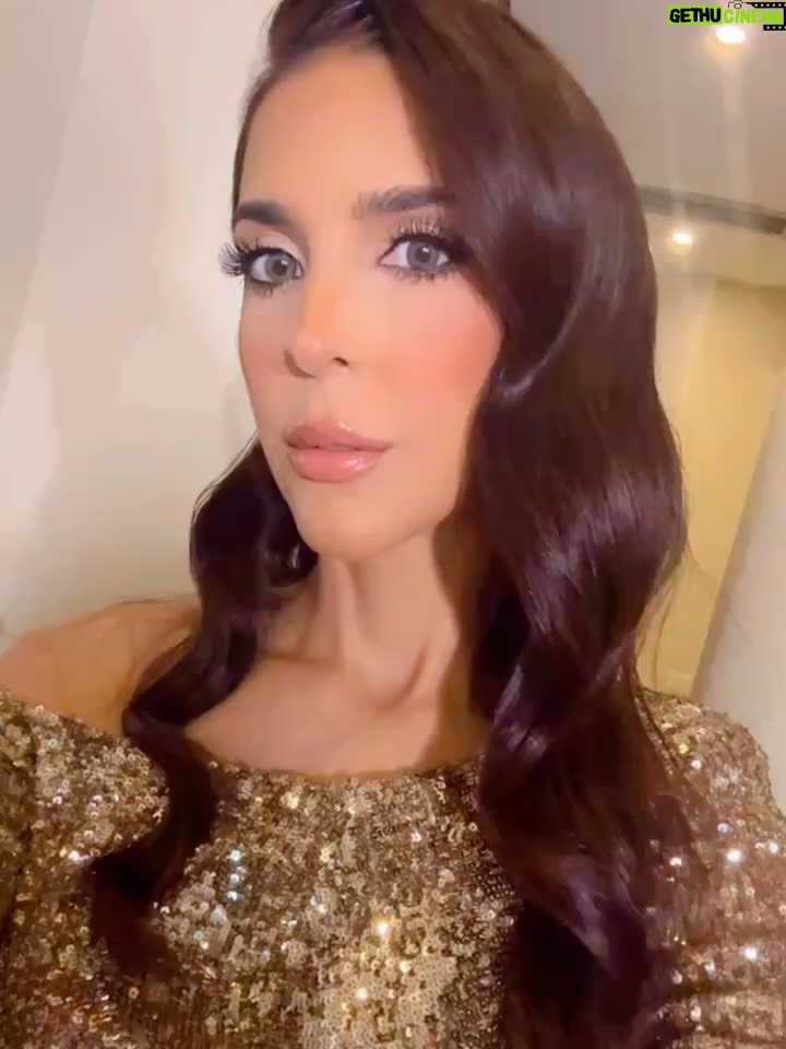 Dalisa Alegría - 6.1K Likes - Ayúdenme a elegir 💄✨
¿Me voy light o más intensa este 31?

💋 Nude o rojo
✨ Suave o ahumado
👇 Los leo en los comentarios

#MakeupLook #31DeDiciembre #NudeVsRed #GlowUp #BeautyPoll