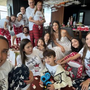 Dalisa Alegría Instagram - Más que abrir regalos, la Navidad es compartir y disfrutar cada momento. Con Dios en el corazón, la familia es el mayor regalo. 🙏 #FamiliaAlegria #25dic