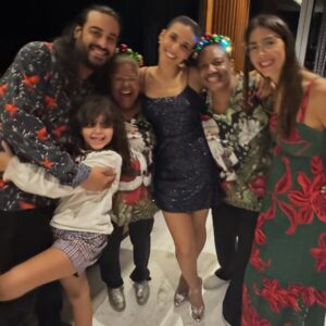 Dalisa Alegría Instagram - Navidad es esto: familia, unión y gratitud.
Agradecer a quienes nos rodean y están con nosotros día a día.
Gracias Dios por otra oportunidad de vida en familia, todos juntos.
Amo a mi familia. No concibo la vida sin ninguno de ustedes 🤍
Mis padres, mis hermanos, mis sobrinos, mi hija y mi esposo.
Qué feliz la pasamos! ✨🎄¡Cuánta Alegría! P.D. @pedritoalegria hiciste falta. #union #familiaalegria #familyfirst #24dic
