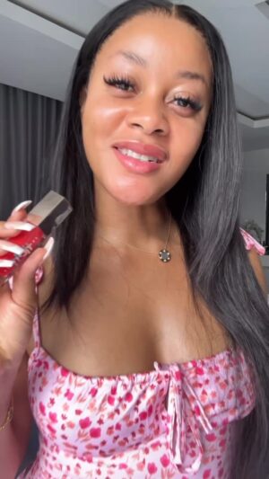 Damilola Adegbite Instagram - Your skin is not an ornament — it’s an organ.
It deserves care, intention, and consistency.

“ Skin Deep”is my personal collection of 100 tried-and-true skin secrets — the routines, habits, and rituals I follow daily, weekly, and seasonally to maintain healthy, youthful, glowing skin, even through stress, long work hours, and motherhood.

Because so many women have asked for a simple, practical guide, (and a price slash 🥺😂), I want as many of you as possible to access it before the year ends. Yes, I’ve been seeing your messages 🙂🤗

✨ For a limited time only, Skin Deep is available at a special Glow Price of ₦50,000, then it goes back to N150,000.

Link in bio 💫