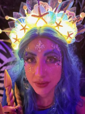 Dana DeLorenzo Instagram - Amphitrite: Goddess of the Sea. Bc I 💙🐬 I 🩵🌊 I 💙changing my eyes from brown to blue. Spent way too long on it but loved wearing it. HUGE thanks to @dastmalchian AKA Werewolf in Charge for throwing one of his best Halloween parties yet!! You crushed it Dave! (And those dance moves) 🖤And thanks to my girl @tania.raymonde for her stellar photography skills and her big scary bush @nathanfillion for the equally stellar 📸 💙🩵
 

#halloween #halloween2025 #costume #amphitrite #goddessofthesea #queenofthesea #eyecandys #saveourocean #dolphinlove #keepbeachesclean 🌊