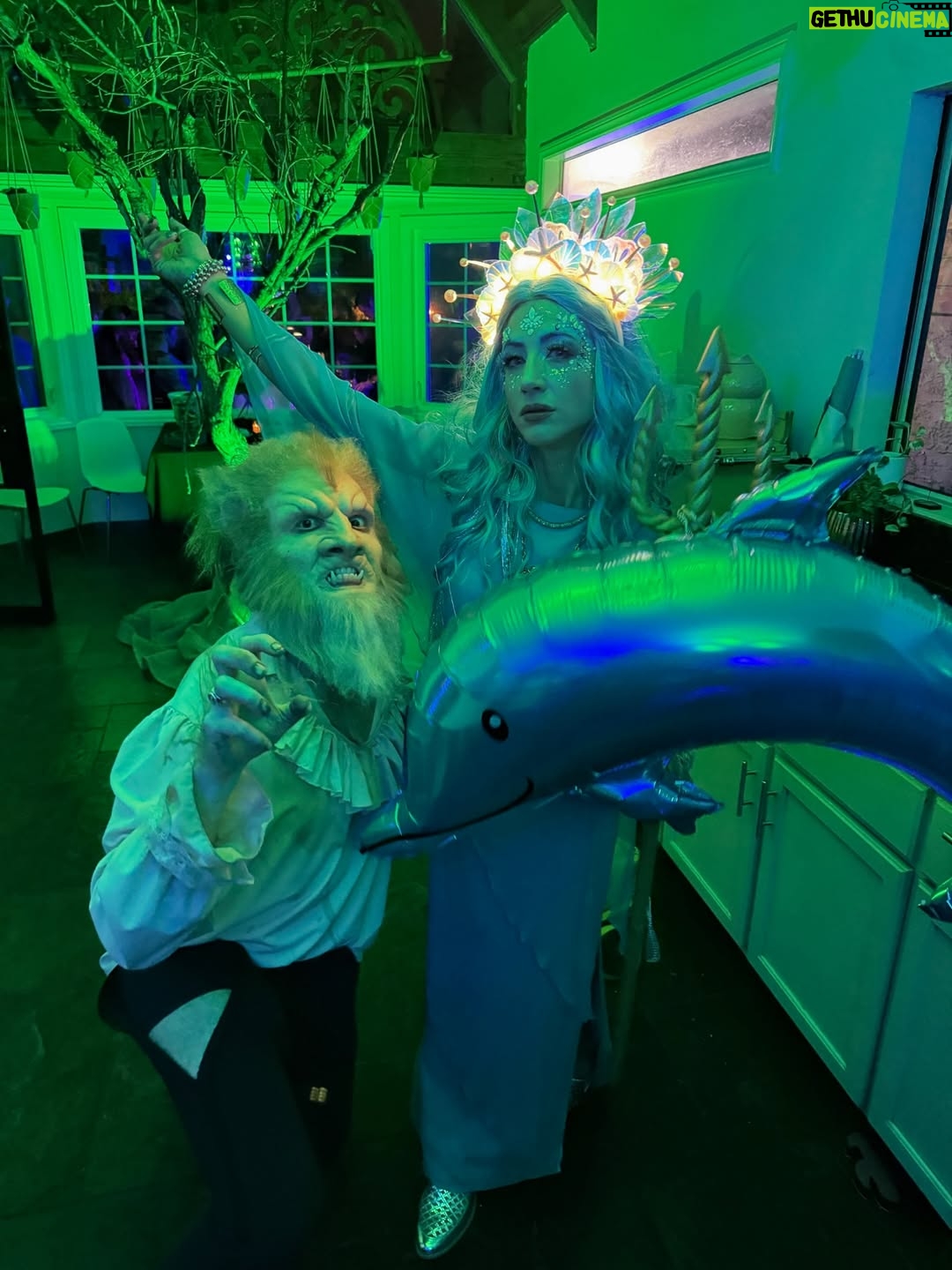 Dana DeLorenzo - 3.8K Likes - Amphitrite: Goddess of the Sea. Bc I 💙🐬 I 🩵🌊 I 💙changing my eyes from brown to blue. Spent way too long on it but loved wearing it. HUGE thanks to @dastmalchian AKA Werewolf in Charge for throwing one of his best Halloween parties yet!! You crushed it Dave! (And those dance moves) 🖤And thanks to my girl @tania.raymonde for her stellar photography skills and her big scary bush @nathanfillion for the equally stellar 📸 💙🩵
 

#halloween #halloween2025 #costume #amphitrite #goddessofthesea #queenofthesea #eyecandys #saveourocean #dolphinlove #keepbeachesclean 🌊