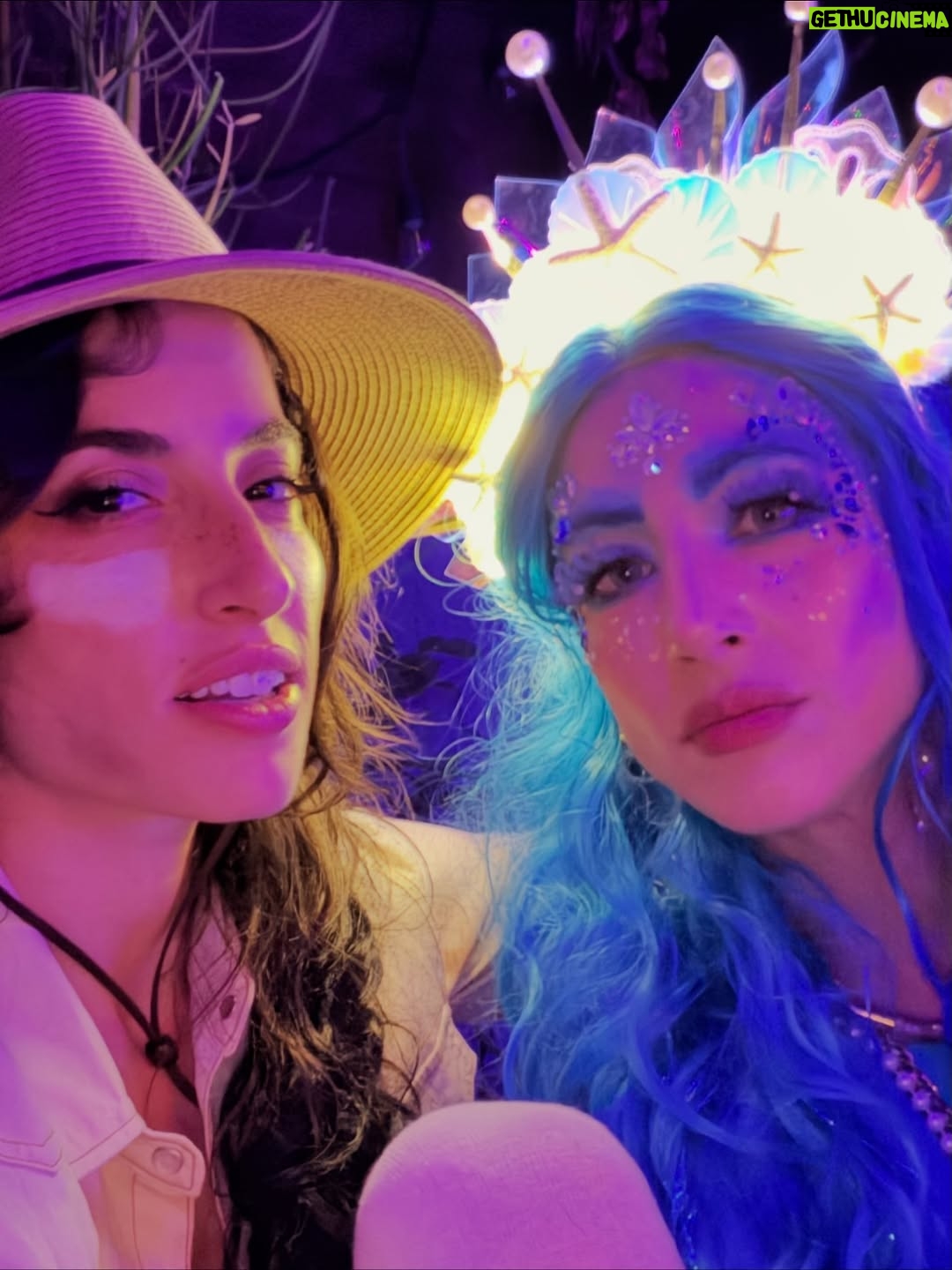 Dana DeLorenzo - 3.8K Likes - Amphitrite: Goddess of the Sea. Bc I 💙🐬 I 🩵🌊 I 💙changing my eyes from brown to blue. Spent way too long on it but loved wearing it. HUGE thanks to @dastmalchian AKA Werewolf in Charge for throwing one of his best Halloween parties yet!! You crushed it Dave! (And those dance moves) 🖤And thanks to my girl @tania.raymonde for her stellar photography skills and her big scary bush @nathanfillion for the equally stellar 📸 💙🩵
 

#halloween #halloween2025 #costume #amphitrite #goddessofthesea #queenofthesea #eyecandys #saveourocean #dolphinlove #keepbeachesclean 🌊