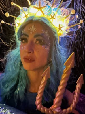 Dana DeLorenzo Instagram - Amphitrite: Goddess of the Sea. Bc I 💙🐬 I 🩵🌊 I 💙changing my eyes from brown to blue. Spent way too long on it but loved wearing it. HUGE thanks to @dastmalchian AKA Werewolf in Charge for throwing one of his best Halloween parties yet!! You crushed it Dave! (And those dance moves) 🖤And thanks to my girl @tania.raymonde for her stellar photography skills and her big scary bush @nathanfillion for the equally stellar 📸 💙🩵
 

#halloween #halloween2025 #costume #amphitrite #goddessofthesea #queenofthesea #eyecandys #saveourocean #dolphinlove #keepbeachesclean 🌊