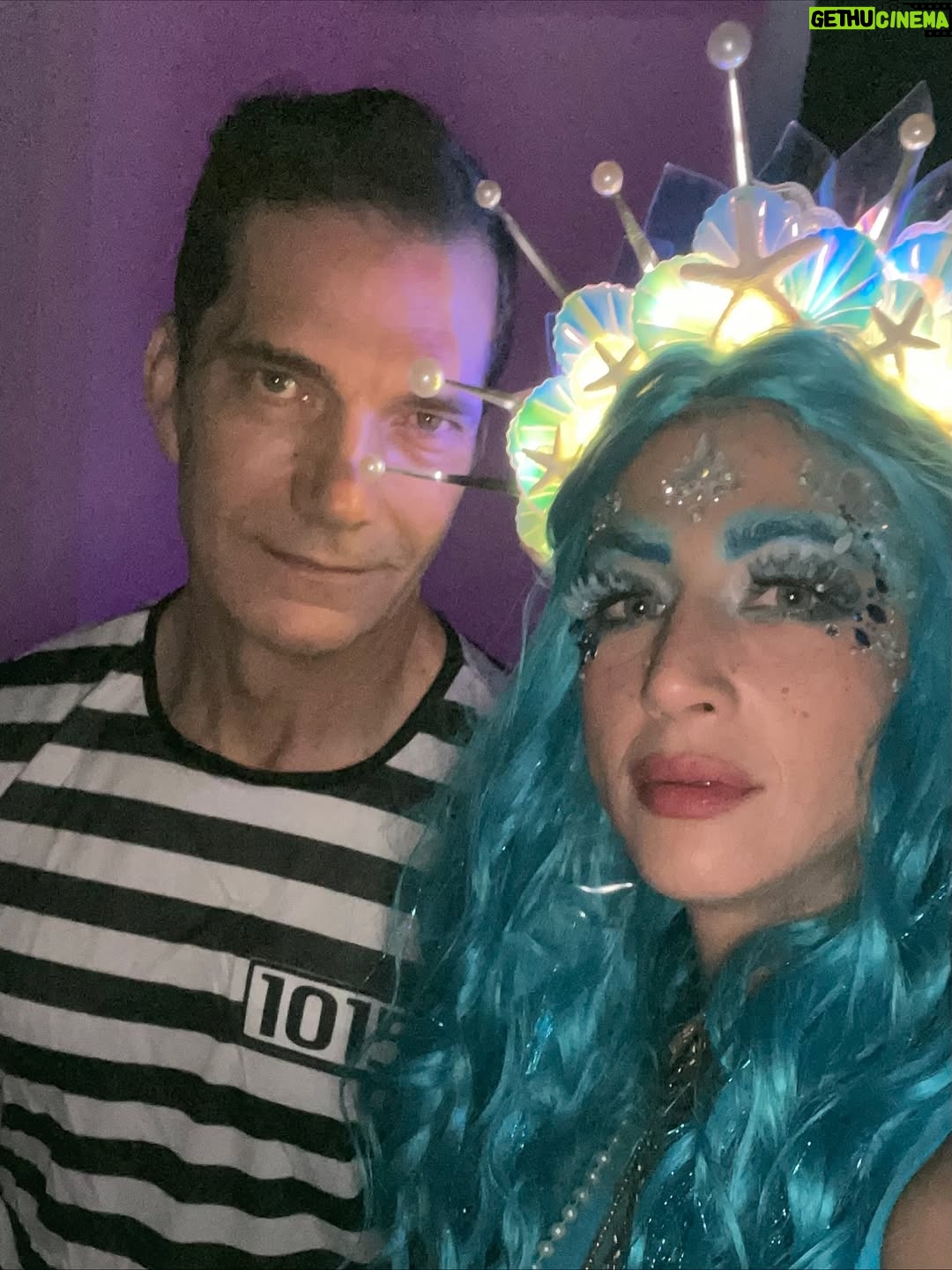 Dana DeLorenzo - 3.8K Likes - Amphitrite: Goddess of the Sea. Bc I 💙🐬 I 🩵🌊 I 💙changing my eyes from brown to blue. Spent way too long on it but loved wearing it. HUGE thanks to @dastmalchian AKA Werewolf in Charge for throwing one of his best Halloween parties yet!! You crushed it Dave! (And those dance moves) 🖤And thanks to my girl @tania.raymonde for her stellar photography skills and her big scary bush @nathanfillion for the equally stellar 📸 💙🩵
 

#halloween #halloween2025 #costume #amphitrite #goddessofthesea #queenofthesea #eyecandys #saveourocean #dolphinlove #keepbeachesclean 🌊
