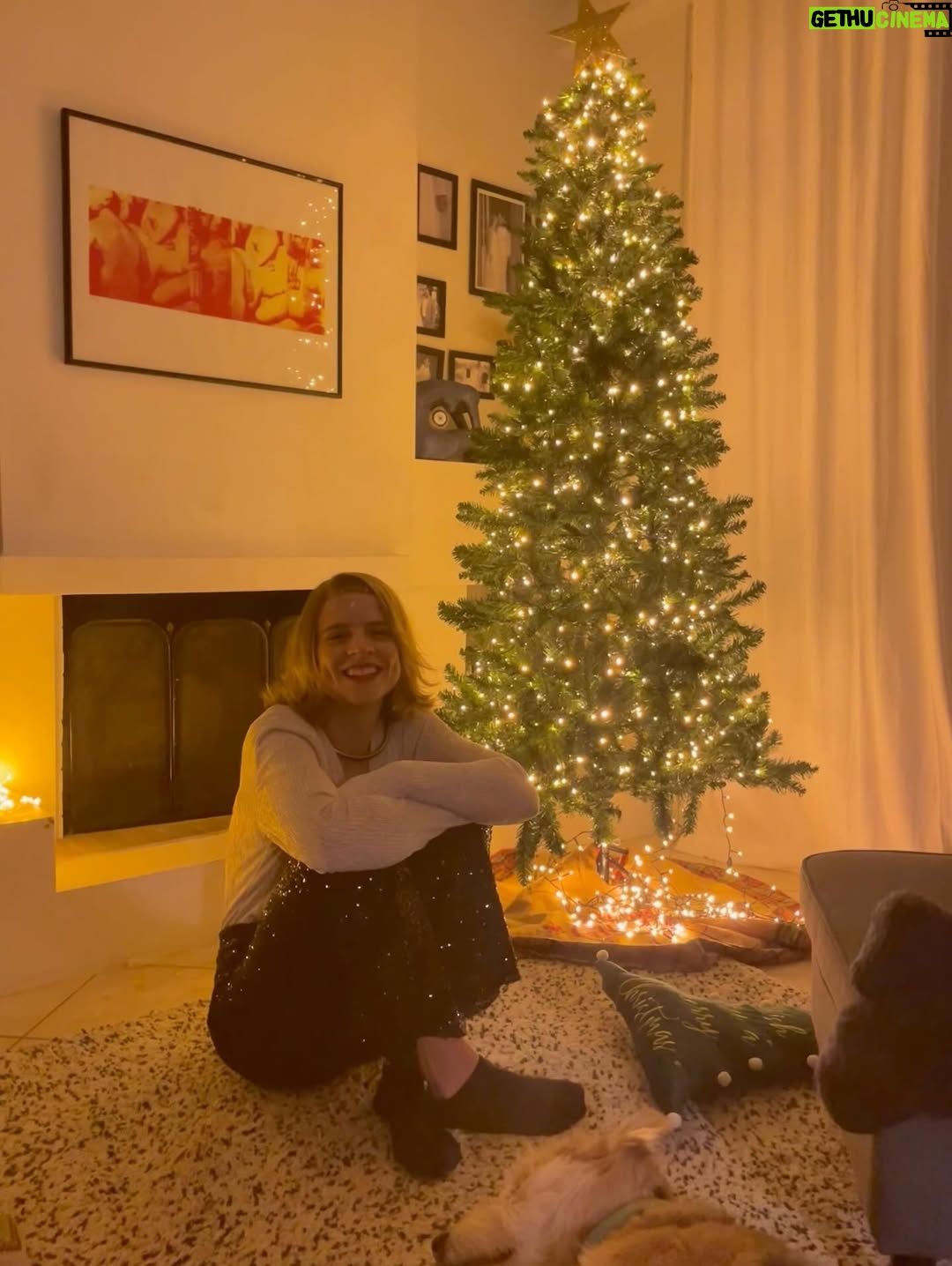 Danae Michalaki - 7.2K Likes - Happy New Year! 🎉🎁❤️
