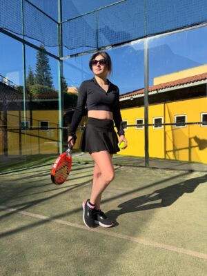 Daniela Aedo Instagram - 💫 Diciembre es para cerrar ciclos. No cargar con nada al año que viene. Despedirse de lo que no nos hace crecer y darle la bienvenida a los cambios.
Me la he pasado dando vueltas para hacer todos los pendientes que me faltan, de un lado a otro en esta gran ciudad 🌆 y con mi #OMODAC5 más que pendientes, se siente como salir a dar la vuelta 🤠
No sólo destaca por su diseño… sus pantallas digitales, Android Auto/CarPlay y carga inalámbrica hacen que cada trayecto sea un upgrade. Entre mis días movidos y escapadas, su modo Sport me da el empuje justo y ECO me cuida el combustible.
Compacta, segura y lista para todo… perfecta para alguien que vive intensamente como yo 🔥
@omoda.jaecoo.mx #FASHIONSUV
#CrossFFuture #O5 #C5