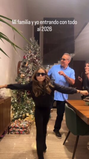 Daniela Bascopé Instagram - Mi familia y yo entrando con todo al 2026 ¿Entras con nosotros ? #añonuevo