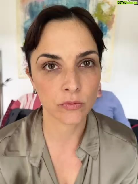 Daniela Bascopé - 3K Likes - 2025, uno de los mejores años de mi vida.

Un año lleno de bendiciones, nuevos comienzos, brillo y oportunidades.
Migré por segunda vez a la ciudad en la que siempre soñé vivir… y la vida me recibió con amor.

Primero, mis personas 🤍
Gracias a mis amigos y a mi familia por sostenerme siempre.
A mis amigos @mariacasemprun y @manumanumendoza , por su apoyo constante.
A mi prima @gabynegron , por estar y sostener.
A @itscesarmunoz , por la magia creada juntos en mi tema Inteligencia Artificial 🎶✨
A mi amiga del alma @soymarisaroman , quien nos trajo el premio como Mejor Actriz y lo celebró con todos los que participamos.
A mi hijo @elrusotropical , por ser conmigo un equipo cada vez más fuerte, más consciente y más unido.
A mi amor @ricardoengineering , por tanta belleza compartida, tanto amor y buenos momentos.
A mis nuevas amigas, a los vínculos que llegaron para quedarse.

Gracias a las comunidades que me abrazaron, como la del @loyola.miami .
Gracias a las marcas que confiaron en mí y apostaron:
@lamargaritawonderfood @ownabitaro @strongbycarla @miaminewdrama  @iqzone y muchas más. A @cinnafilmsusa por su profesionalismo. 
Gracias a @alianzadallas por invitarme a dar esa conferencia y conectarme con tanta gente valiosa.
A @beaurgelles  y a @vip2000tv por invitarme a ese hermoso proyecto.
A todos mis socios, aliados y apoyos fundamentales.

Gracias a los medios, podcasts, portadas de revista y eventos que me abrieron espacio.
Gracias a @marinakidspark por celebrar el cumpleaños de mi Santi apenas llegamos a la ciudad.
Gracias a mis queridas vecinas de @lechicfoodcart, por ser tan especiales con mi Santi 🤍
A mis queridos compañeros de “Taxi” y “Monólogos de la v@gin@“ de @rutateatralmiami por tanto cariño y talento !

Y gracias Dios 🙏
Porque este fue el año en el que de verdad me encontré contigo.
Gracias Jesucristo, qué dicha estar cerca de Ti… qué fortuna y qué bendición.
Gracias por la salud —que nunca debe darse por sentada— y por cada puerta que se abrió.

Gracias, 2025.
De los años más conscientes, profundos y luminosos de mi vida ✨