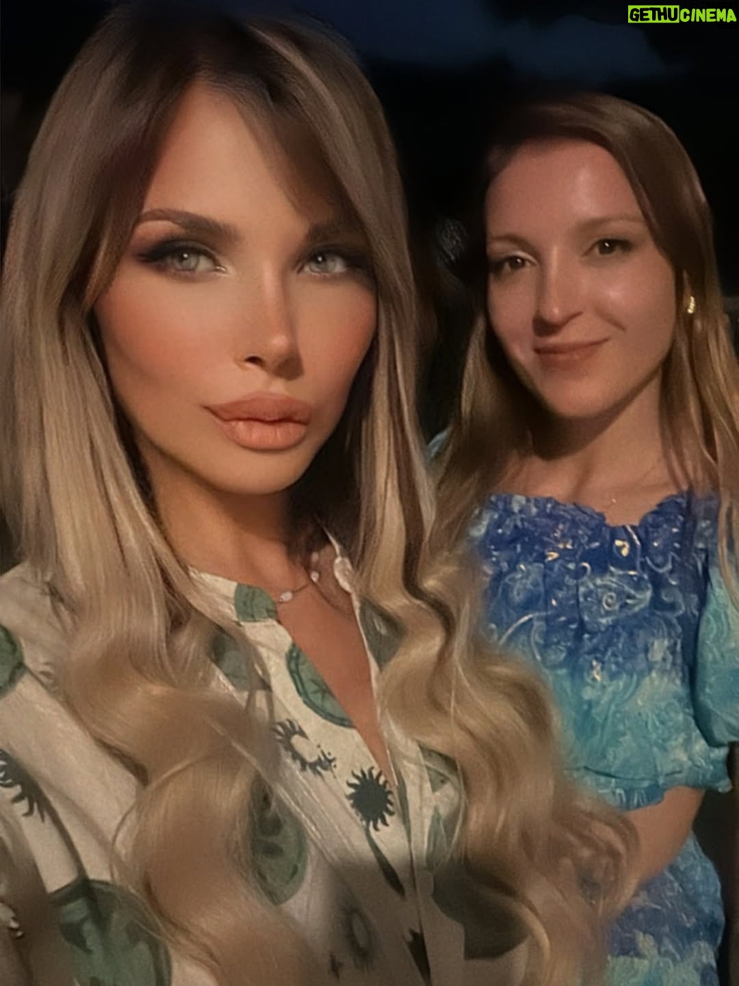Daniela Mori - 3 Likes - Les deseamos un FELIZ 2026 mi hija @linda.araico y yo !! 🌟