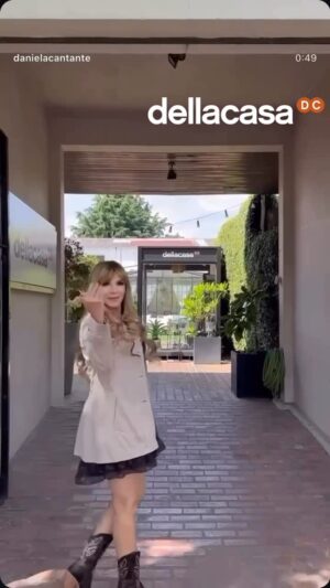 Daniela Mori Instagram - Bienvenidos a @dellacasaonline te invito a un paseo por el interior de tu casa para que la renueves con lindas formas, colores y texturas!
Una inversión duradera, una oportunidad irrepetible!
Pasá por el showroom de Dardo Rocha 1070, San Isidro
Para ver todos los bonitos muebles y deco!
Producción Ph y Makeup @linda.araico producción @daniperez.studio @clarigavuzzo @cufrericardo