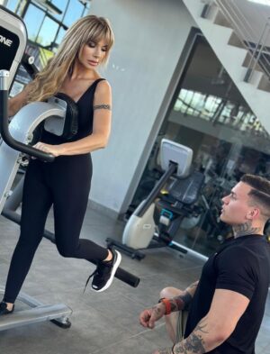 Daniela Mori Instagram - Lunes de entrenamiento !! Así comenzamos la semana !!! 🏋️