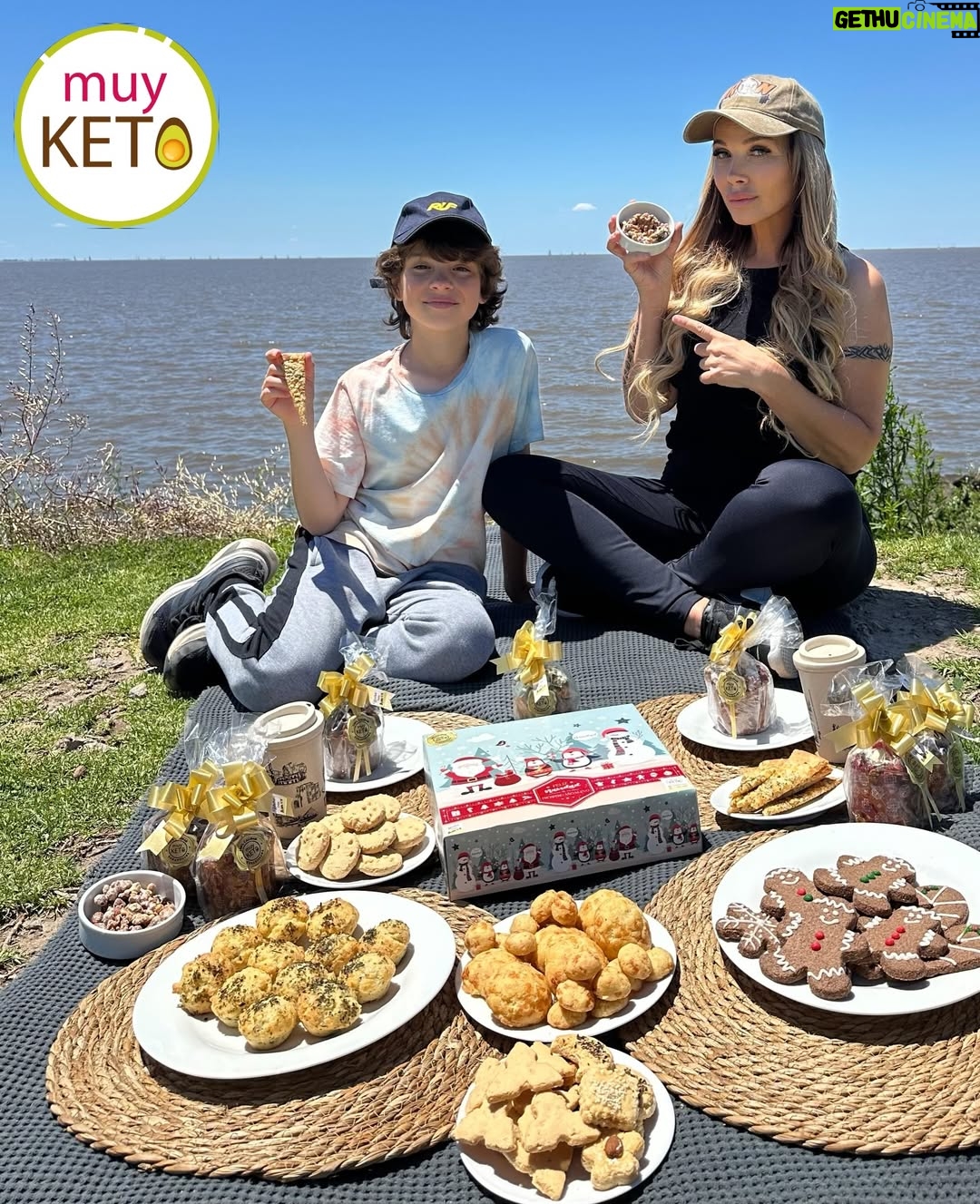 Daniela Mori - 3 Likes - En este feriado y con este día tan hermoso decidimos con Francisco hacer un picnic 🧺 @muyketoarg .Como falta muy poco para las fiestas ya elegimos lo que vamos a comer en Navidad 🎄 y Año Nuevo 🪅 Los nuevos Panchitos nos van acompañar CON TODO !!!!Para la mesa dulce y el momento del brindis 🥂  Las cookies navideñas son ideales !!!El turrón con una base de cacao y el mantecol SON RIQUÍSIMOS !!Los  favoritos de nosotros son LOS NUEVOS PAN DULCE @muyketoarg LOS MINI son ideales para tu mesa y para regalar 🎁 y los sabores son totalmente originales porque hay de CHIPS DE CHOCOLATE - BROWNIE -MANTEKOL -PISTACHOS -FRUTOS SECOS Y CHOCOLATE - RED VELVET - FRUTOS SECOS . Nosotros ya somos @muyketoarg ahora te invitamos a que vos también seas @muyketoarg (fotos y videos producidos por @linda.araico ) Caja navideña de @wincopackpackaging