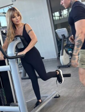 Daniela Mori Instagram - Lunes de entrenamiento !! Así comenzamos la semana !!! 🏋️