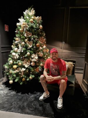 Danielle Souza Instagram - Um feliz natal a todos! Que Deus abençoe cada um de vcs! Que o Natal seja um momento de renovação, onde a esperança é o amor floresçam em seu coração.
