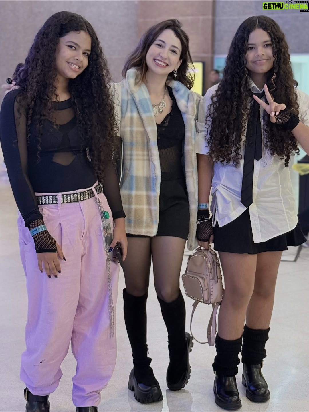Danielle Souza - 28.1K Likes - A minha felicidade é ver vcs felizes! ❤️ @sophia_rafa3 🪭🩷Show do @p1h_official.  Obrigada dinda @tathasartori