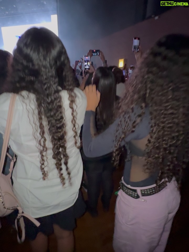 Danielle Souza - 28.1K Likes - A minha felicidade é ver vcs felizes! ❤️ @sophia_rafa3 🪭🩷Show do @p1h_official.  Obrigada dinda @tathasartori