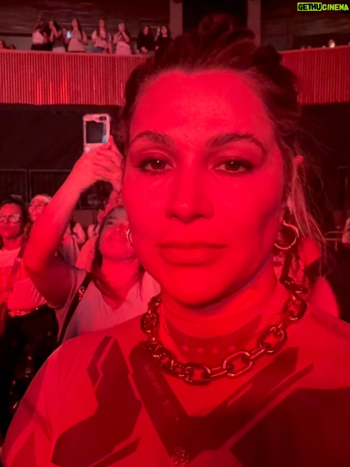 Danielle Souza - 28.1K Likes - A minha felicidade é ver vcs felizes! ❤️ @sophia_rafa3 🪭🩷Show do @p1h_official.  Obrigada dinda @tathasartori