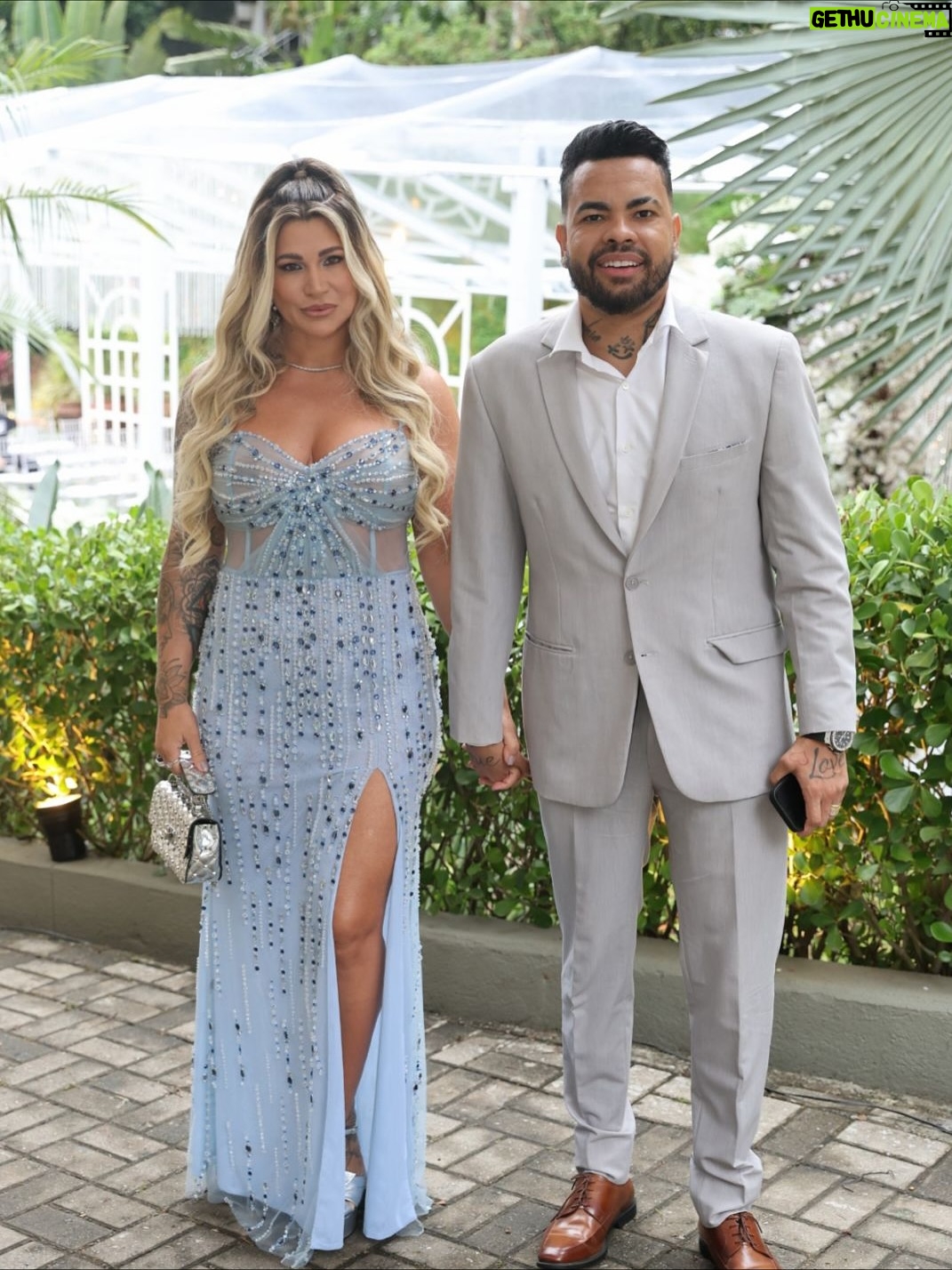 Danielle Souza - 59K Likes - Amigos, que alegria imensa ver vocês vivendo esse momento tão especial! O casamento de vocês é a celebração de um amor bonito, sincero e cheio de cumplicidade! 
Que o amor de vocês cresça a cada dia, enfrentando os desafios com leveza e comemorando cada conquista de mãos dadas.
Parabéns por essa linda união e que a felicidade de hoje se multiplique por toda a vida. @lexa & @ricardovianna Amamos vcs ❤️✨