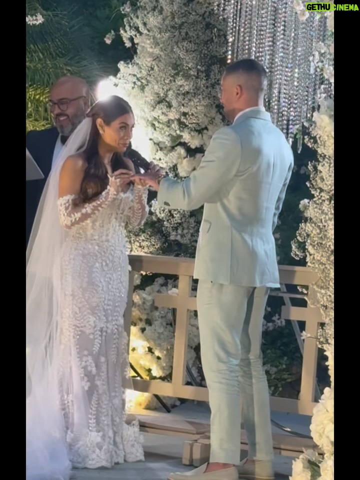 Danielle Souza - 59K Likes - Amigos, que alegria imensa ver vocês vivendo esse momento tão especial! O casamento de vocês é a celebração de um amor bonito, sincero e cheio de cumplicidade! 
Que o amor de vocês cresça a cada dia, enfrentando os desafios com leveza e comemorando cada conquista de mãos dadas.
Parabéns por essa linda união e que a felicidade de hoje se multiplique por toda a vida. @lexa & @ricardovianna Amamos vcs ❤️✨