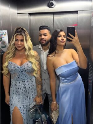 Danielle Souza Instagram - Amigos, que alegria imensa ver vocês vivendo esse momento tão especial! O casamento de vocês é a celebração de um amor bonito, sincero e cheio de cumplicidade!
Que o amor de vocês cresça a cada dia, enfrentando os desafios com leveza e comemorando cada conquista de mãos dadas.
Parabéns por essa linda união e que a felicidade de hoje se multiplique por toda a vida. @lexa & @ricardovianna Amamos vcs ❤️✨