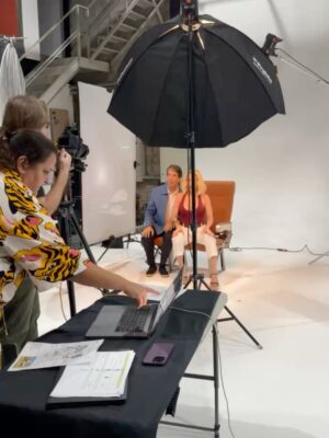 Danielle Winits Instagram - Bastidores cinematográficos🎞️ Ansiosos por mais uma farofa? 🎬 

@paulocursino 
@robertosantucci 
@globofilmes 
@camisalistradafilmes