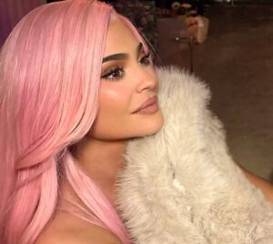 Daniielle Alexis Instagram - KING KYLIE @kyliejenner By Me 🩷📸
.
.
.
Hair @tokyostylez MUA @makeupbyariel #kyliejenner