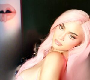 Daniielle Alexis Instagram - KING KYLIE @kyliejenner By Me 🩷📸
.
.
.
Hair @tokyostylez MUA @makeupbyariel #kyliejenner