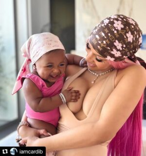Daniielle Alexis Instagram - Welcome to the world BABY BLOSSOM 🌸 what an honour to photograph this moment with my fav @iamcardib and her beautiful family ! This is one for the books 🩷🥲🌸 Thank You God
.
.
Makeup @erika_lapearl_mua Hair @iamdavontae stylist @kollincarter @juanmarioortiz_ @poshmckoy
