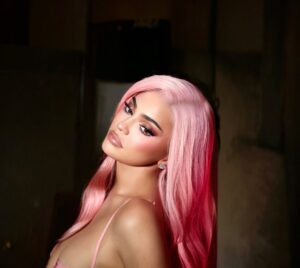Daniielle Alexis Instagram - KING KYLIE @kyliejenner By Me 🩷📸
.
.
.
Hair @tokyostylez MUA @makeupbyariel #kyliejenner