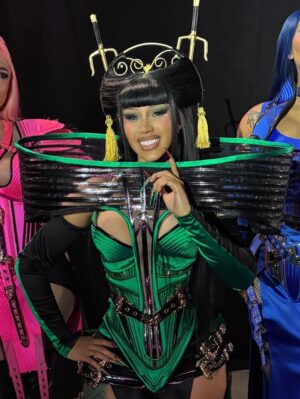 Daniielle Alexis Instagram - @iamcardib meets @rupaulsdragrace 😍MUVA has arrived🌈Photos and videos by me 📸 another iconic moment ! So proud of my besties ILY..
.
Hair @tokyostylez MUA @erika_lapearl_mua Stylist @kollincarter in custom @zigman_official assisted by @juanmarioortiz_ @poshmckoy @matthewreisman nails @cocamichelle #cardib #rupaulsdragrace