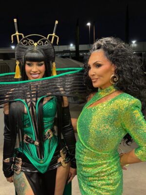 Daniielle Alexis Instagram - @iamcardib meets @rupaulsdragrace 😍MUVA has arrived🌈Photos and videos by me 📸 another iconic moment ! So proud of my besties ILY..
.
Hair @tokyostylez MUA @erika_lapearl_mua Stylist @kollincarter in custom @zigman_official assisted by @juanmarioortiz_ @poshmckoy @matthewreisman nails @cocamichelle #cardib #rupaulsdragrace