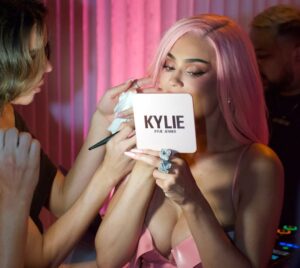 Daniielle Alexis Instagram - KING KYLIE @kyliejenner By Me 🩷📸
.
.
.
Hair @tokyostylez MUA @makeupbyariel #kyliejenner