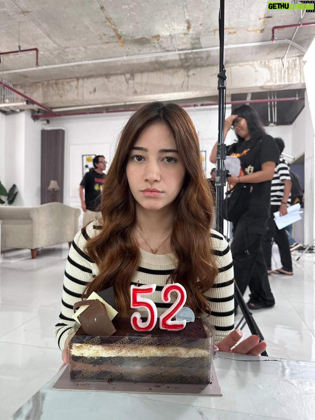 Dannia Salsabilla - 39.8K Likes - Hello 25 🩵