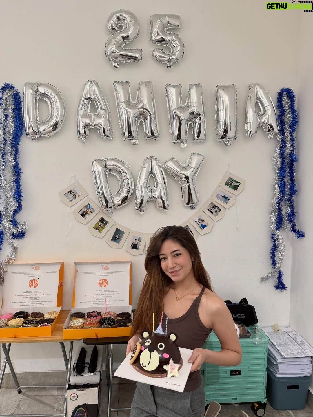 Dannia Salsabilla - 39.8K Likes - Hello 25 🩵