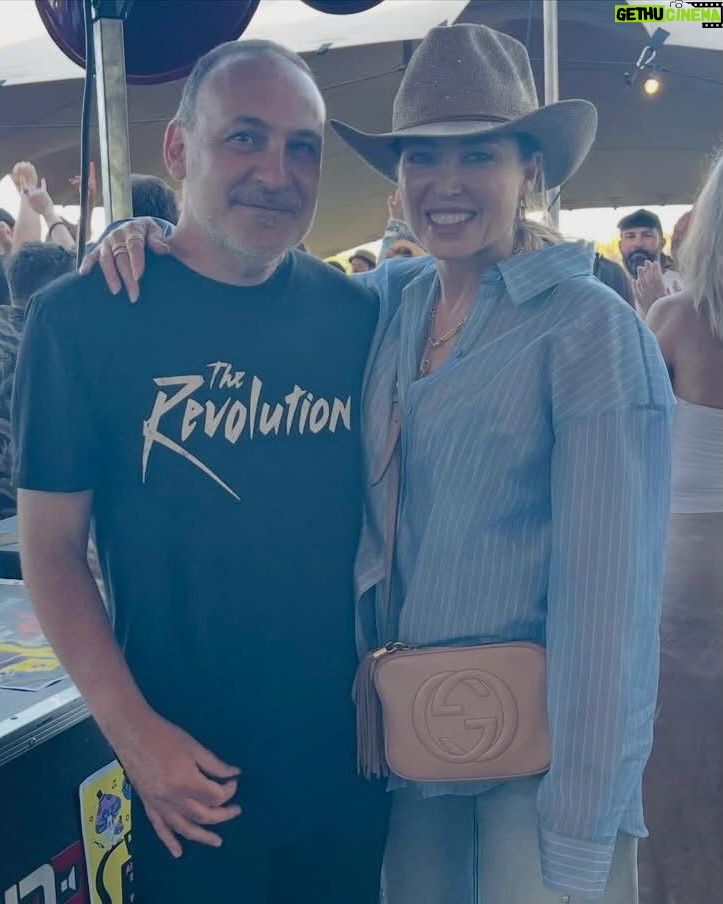 Dannii Minogue - 8.9K Likes - First photo dump of 2026 🎉

🪩 1-6: Hot Sauce at @ptleoestate with @carlcoxofficial, @artist.ericpowell, @latenitetuffguy, @captainfifi, @angieyoungxposed, @the_melbourne_stylist_, and my friends Filipe & Tim 💃 

📺 7: LOVING T.Swift’s new doco - so good I watched it twice (so far!!!) #repost @taylorswift 👀 

🎨 8: me ‘trying’ to draw the moon 😄 I love painting matchboxes and using them to light my incense or candles. I’m painting for pure-joy and art-therapy, and plan to do a lot more this year 🖌️

🎥 9. Loved Anaconda on the big screen with Atmos - Hoyts D-Box chairs are incredible! #repost @sonypictures 🍿 

🎙️ 10. Can’t stop singing along to Raye. First No.1 of 2026 #repost @raye 🎉

11-14 🐞 🍃 🪻Adventures in nature. Ladybug, leaf and lavender 😎