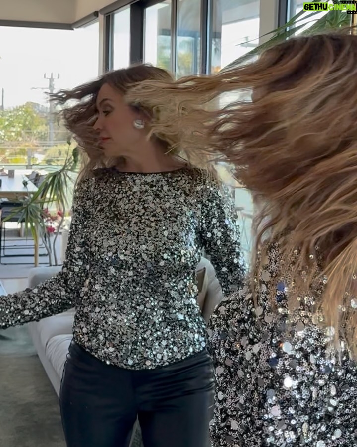 Dannii Minogue - 6K Likes - Raining glitter ✨ 

@qvcuk