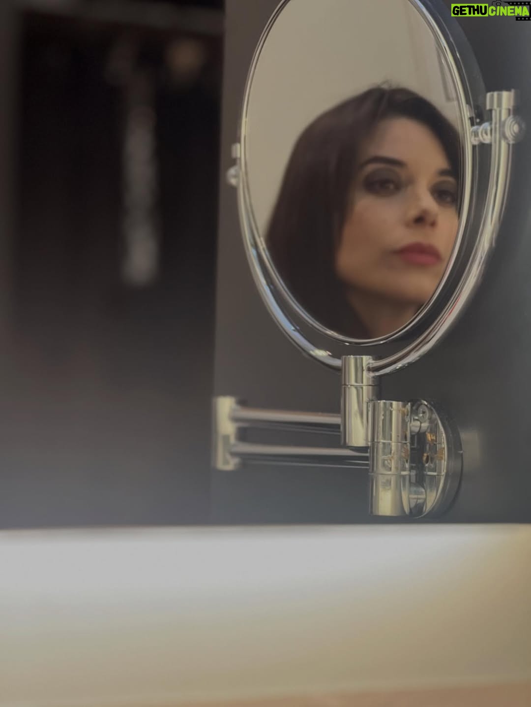 Danny Perea - 9.8K Likes - El camerino, el ocio y el espejo.