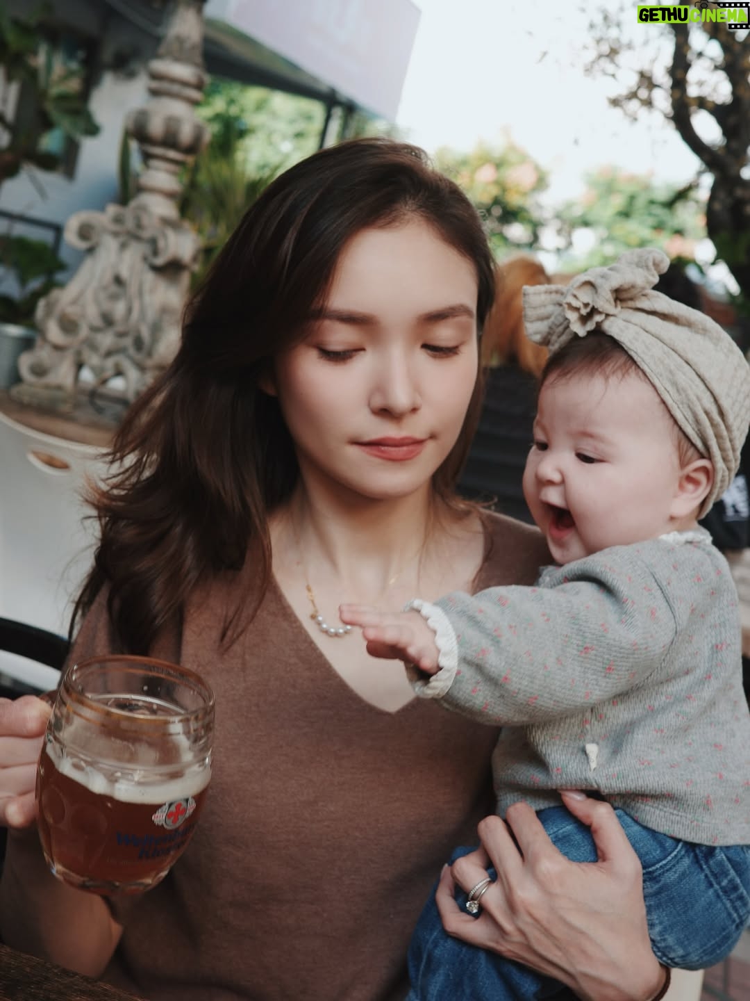 Dara Hanfman - 2.9K Likes - 前幾天的蔬菜沾醬很受大家喜歡🥹
之後分享酪梨醬做法！這個也好好吃～

今天的行程主要是帶女兒每月的回診～
從一開始長太慢指數很低被醫生擔心
今天量身高體重真的是進步很多很多🥹
希望你繼續這樣喜歡吃飯！

我全身都是本週收單！韓國牛皮大包目前第一☝️