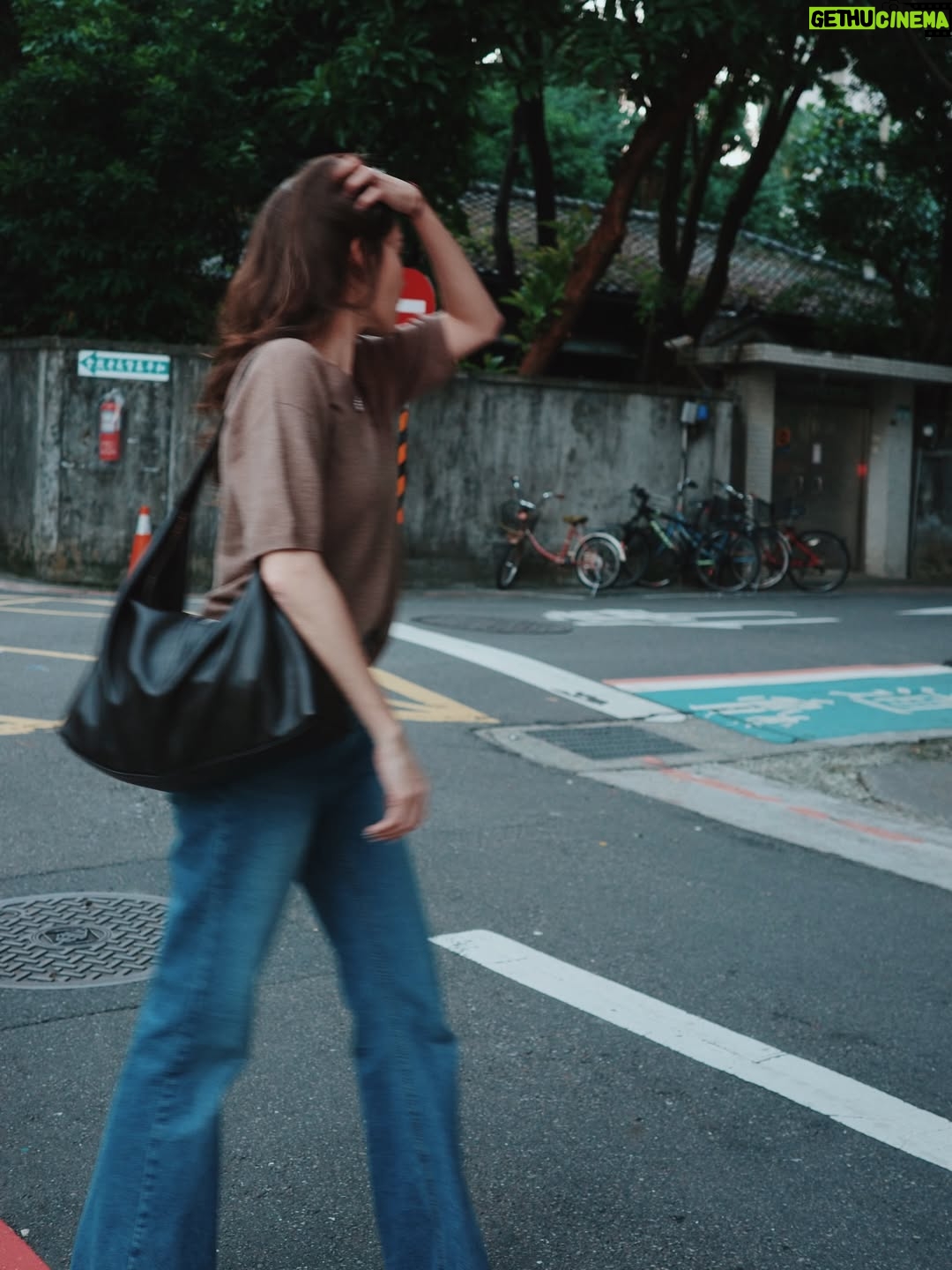Dara Hanfman - 2.9K Likes - 前幾天的蔬菜沾醬很受大家喜歡🥹
之後分享酪梨醬做法！這個也好好吃～

今天的行程主要是帶女兒每月的回診～
從一開始長太慢指數很低被醫生擔心
今天量身高體重真的是進步很多很多🥹
希望你繼續這樣喜歡吃飯！

我全身都是本週收單！韓國牛皮大包目前第一☝️