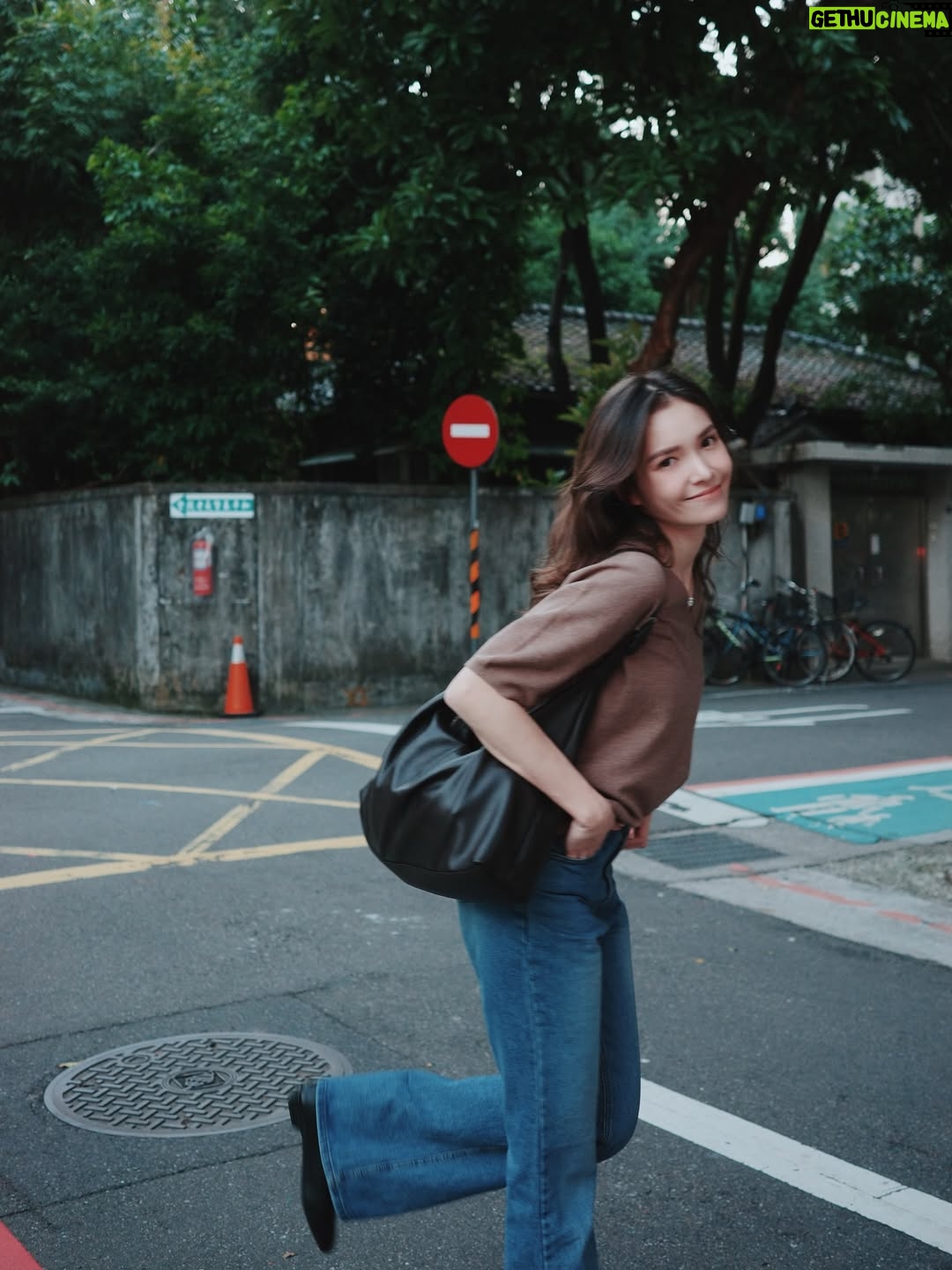 Dara Hanfman - 2.9K Likes - 前幾天的蔬菜沾醬很受大家喜歡🥹
之後分享酪梨醬做法！這個也好好吃～

今天的行程主要是帶女兒每月的回診～
從一開始長太慢指數很低被醫生擔心
今天量身高體重真的是進步很多很多🥹
希望你繼續這樣喜歡吃飯！

我全身都是本週收單！韓國牛皮大包目前第一☝️
