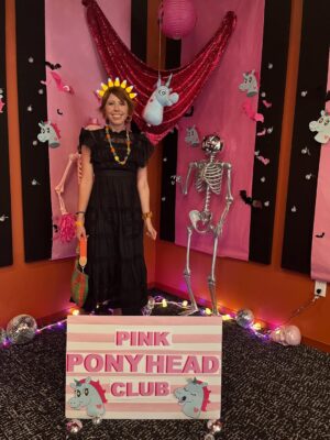 Daron Nefcy Instagram - So excited to see some #starvstheforcesofevil Halloween love at Disney TVA last night!🦄 🎃
