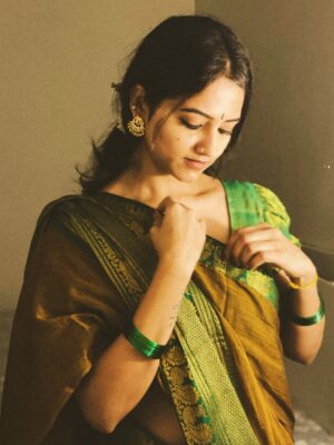 Darshini Gowda Instagram - 🍁