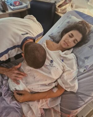 Dawn Lanny-Gabay Instagram - ⁨	ובא לציון גואל!!!! 
.
.
נ.ב, 
מי שהמציא את האפידורל- קיבל כבר פרס נובל?!⁩