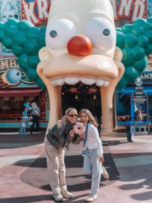Deborah Secco Instagram - No meu lugar favorito de Orlando!!!
Universal!!!
@universaldestinationsbrasil

Fotos @vinnyincapture