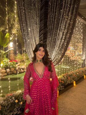 Deeksha Khurana Instagram - Gulaabo 💗
@mahimamahajanofficial