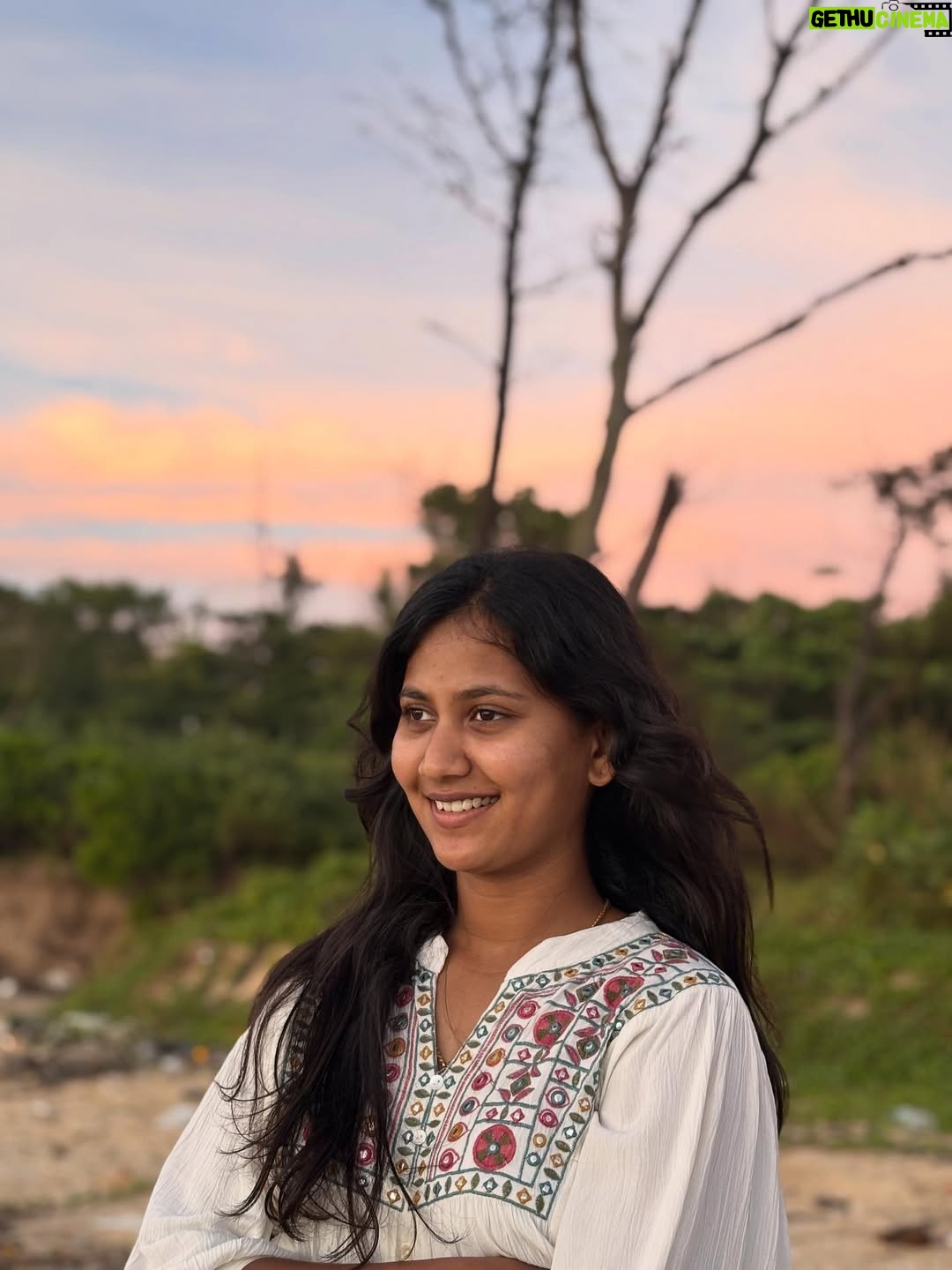 Deepika Gowda - 19.5K Likes - ಅರಿತವರು ಯಾರಿಲ್ಲಿ ನಿನ್ನ ಅಂತರಂಗವ 
ನಿನಗಷ್ಟೆ ಗೊತ್ತು ನಿನ್ನ ಅಂತರಾಳದ ಕಲರವ…
 
Pc- @_.rashu__ 
#beach 
#mangaluru 
#kannadasong 
#deepika