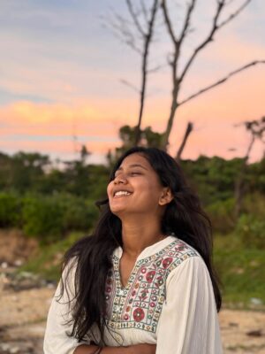 Deepika Gowda Instagram - ಅರಿತವರು ಯಾರಿಲ್ಲಿ ನಿನ್ನ ಅಂತರಂಗವ
ನಿನಗಷ್ಟೆ ಗೊತ್ತು ನಿನ್ನ ಅಂತರಾಳದ ಕಲರವ…
Pc- @_.rashu__
#beach
#mangaluru
#kannadasong
#deepika